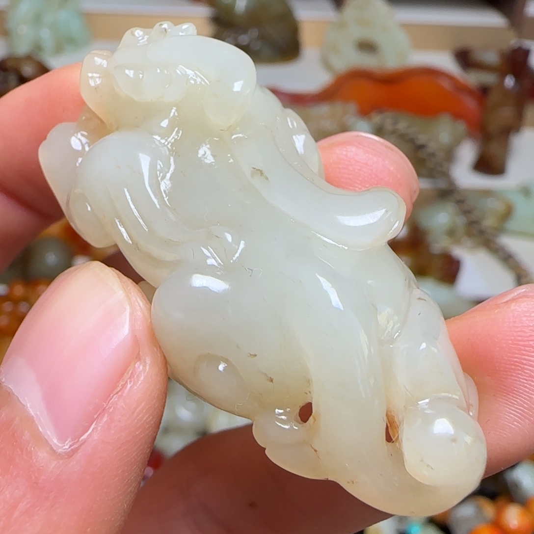 自***哥和田玉未镶嵌颈饰