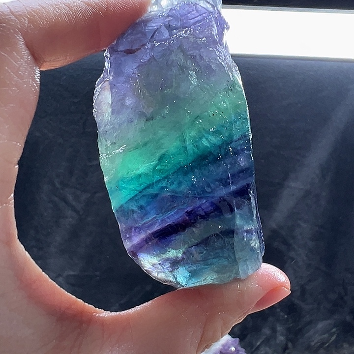 石材漂亮的晶洞摆件