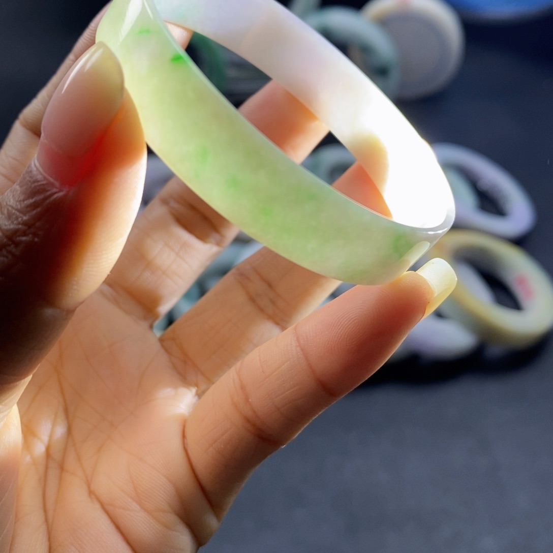 翡翠手镯未镶嵌天然翡翠A货