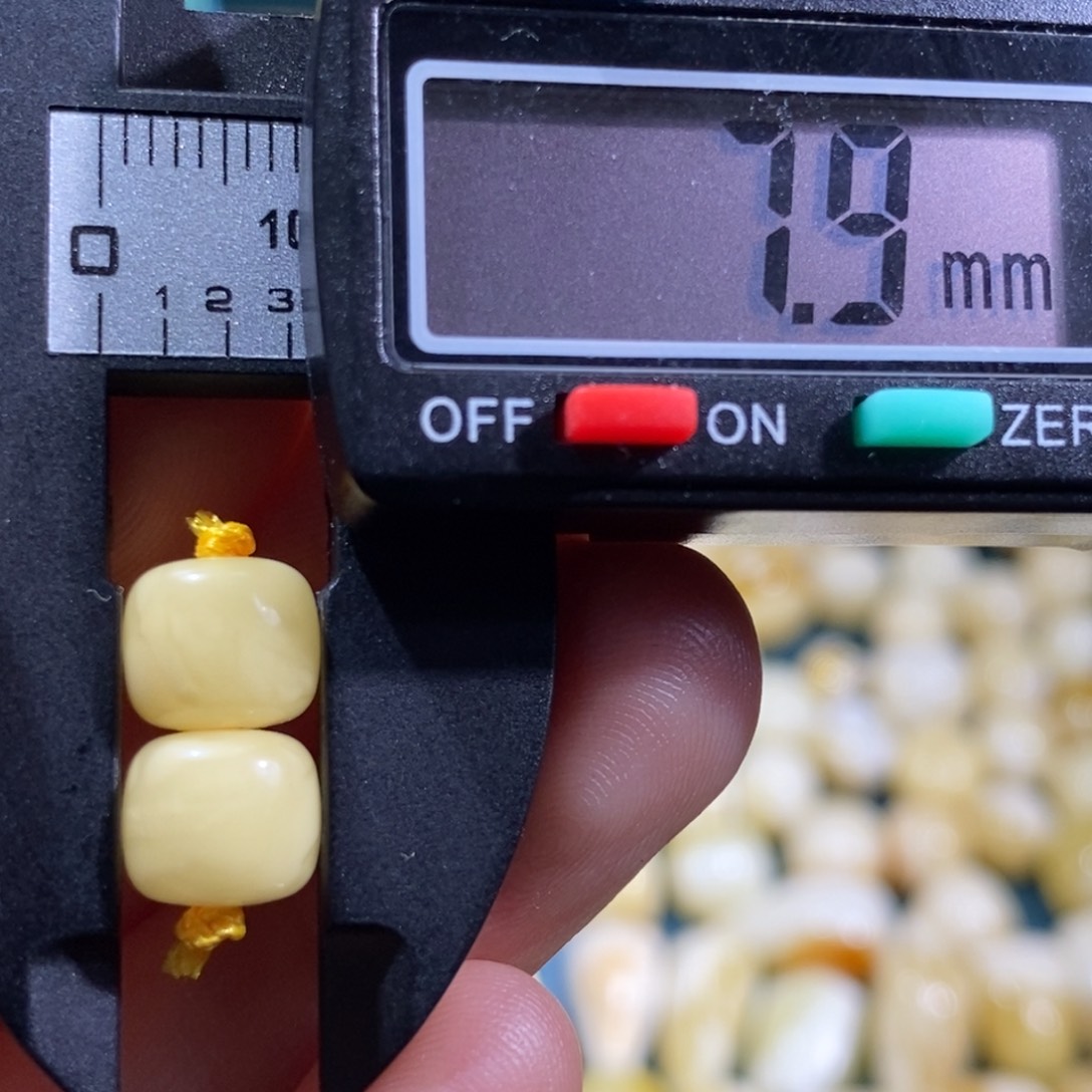 未镶嵌蜜蜡裸石配饰