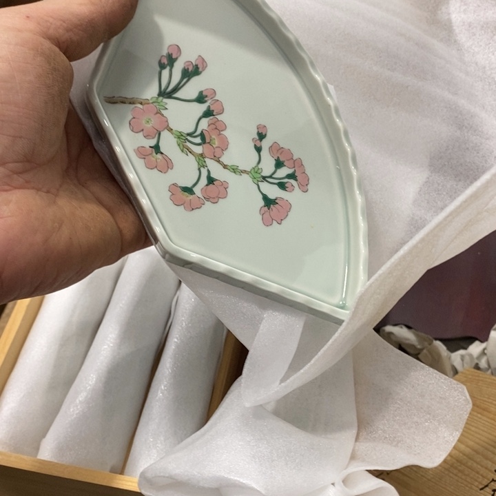 小***翠中古品有微瑕，谨慎入手