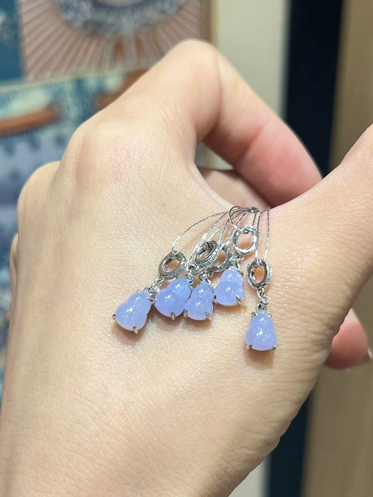 18k金镶 天然缅甸A货翡翠吊坠 6.7 多样性发其一