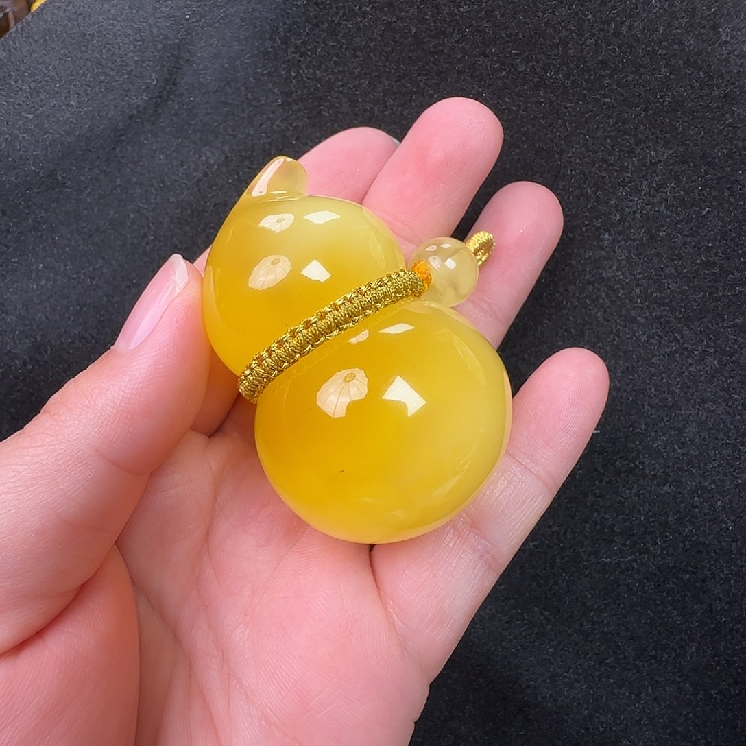 蜜蜡未镶嵌珠宝奇石
