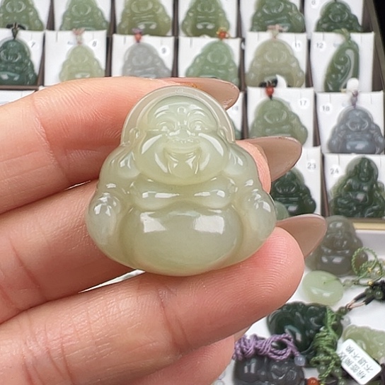 和田玉未镶嵌吊坠(赠链)