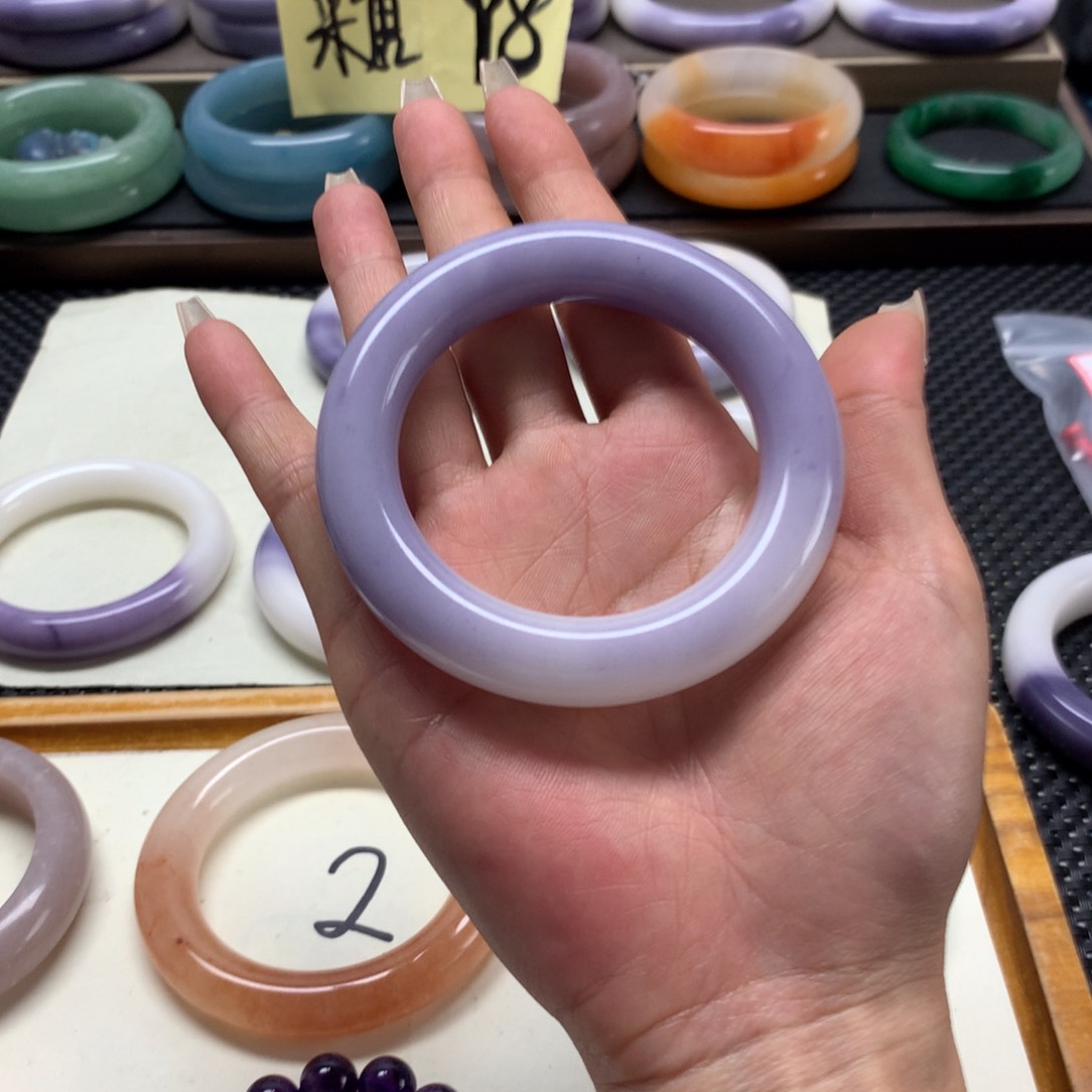 石英岩玉手镯未镶嵌草****?