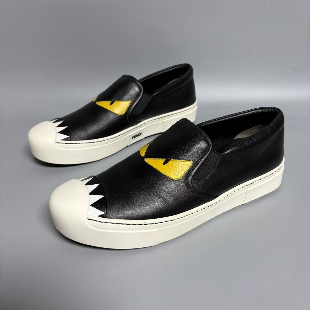 95新 FENDI/芬迪 经典小恶魔皮面一脚蹬39欧码 jx598