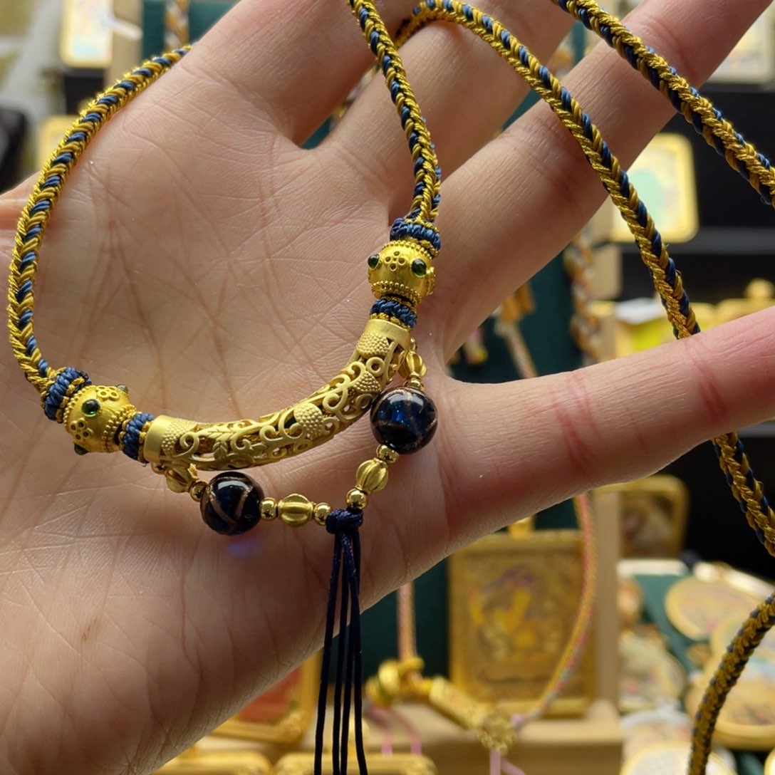 吊坠肚****唐卡等多种形式的艺术形式