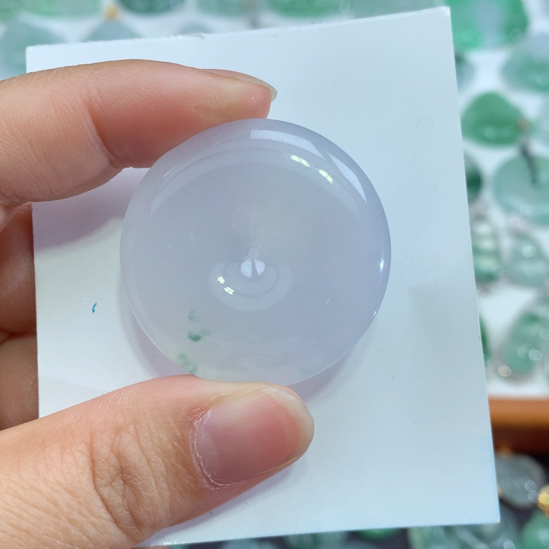 翡翠颈饰未镶嵌平安扣