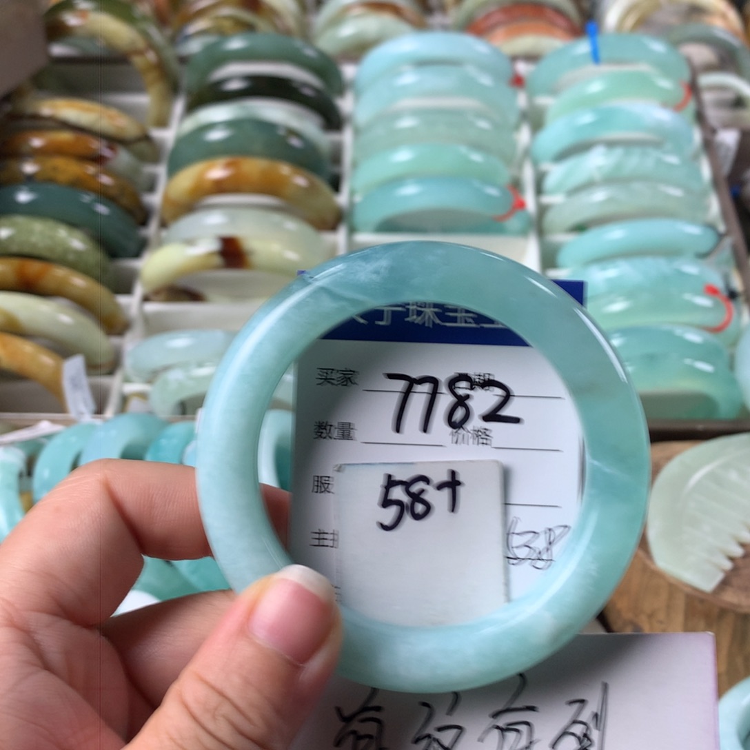 蛇纹石玉手镯未镶嵌7782