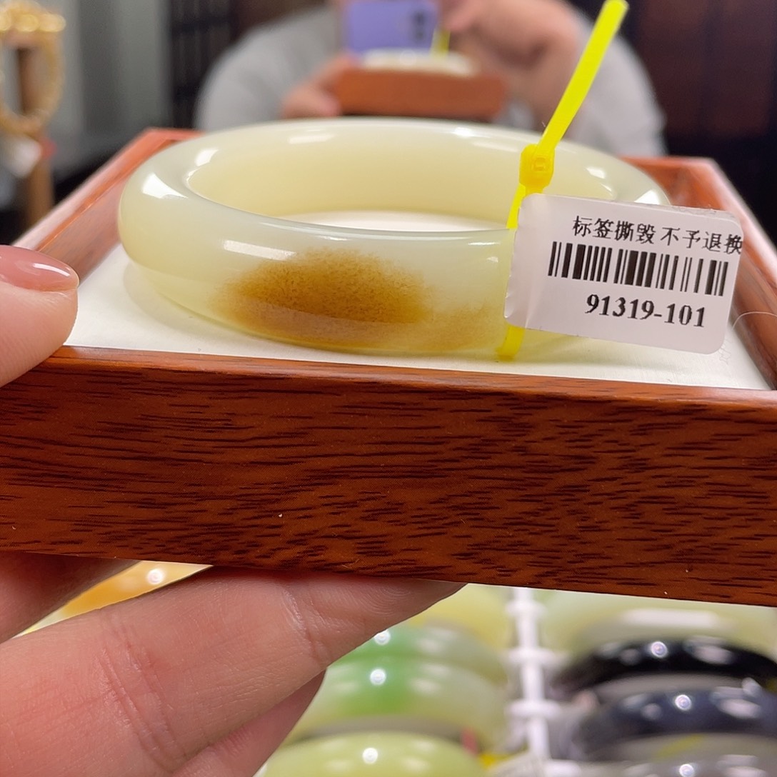 【闪购商品】和田玉手镯未镶嵌57