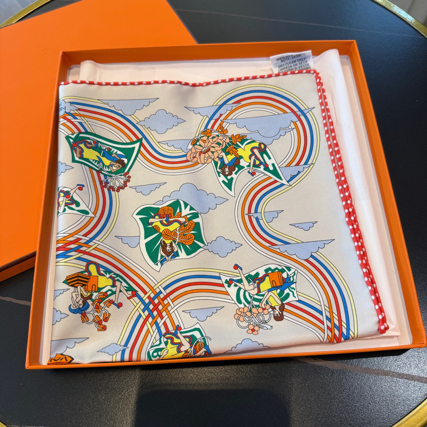 未使用 Hermes/爱马仕 悦奢臻选/云中小女孩/丝巾/小手帕/45×45cm