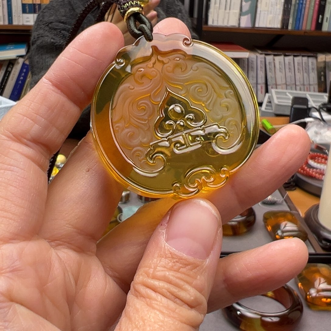 琥珀颈饰未镶嵌凤凰