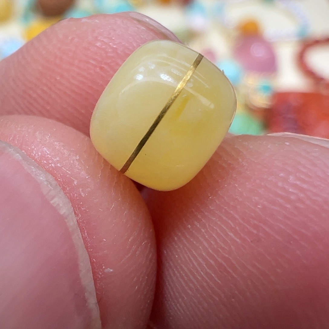 琥珀颈饰未镶嵌老型