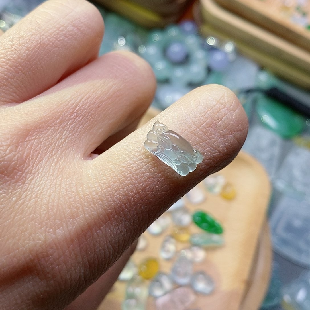 翡翠颈饰未镶嵌翡翠