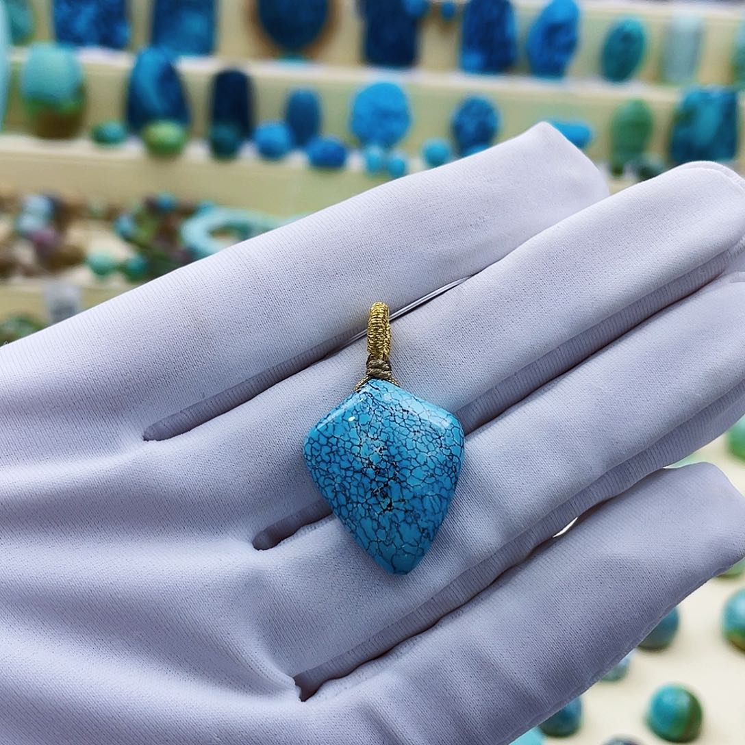 绿松石颈饰未镶嵌