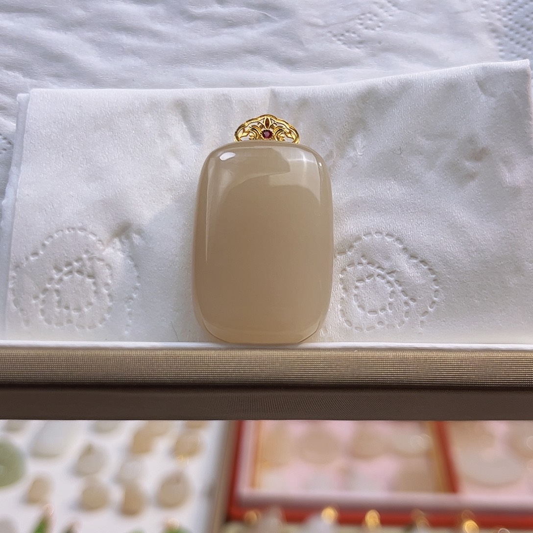 和田玉18K金镶嵌吊坠(不含链)