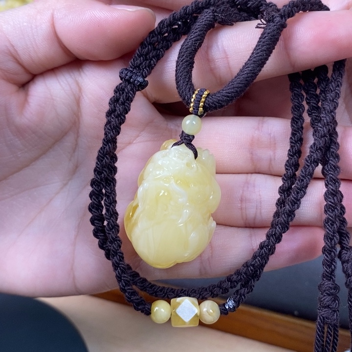 未镶嵌琥珀裸石蓝****后貔貅