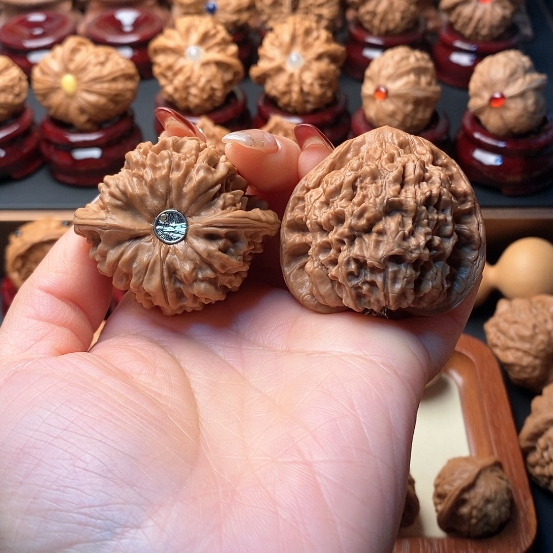 文玩核桃吊坠麒麟纹官帽