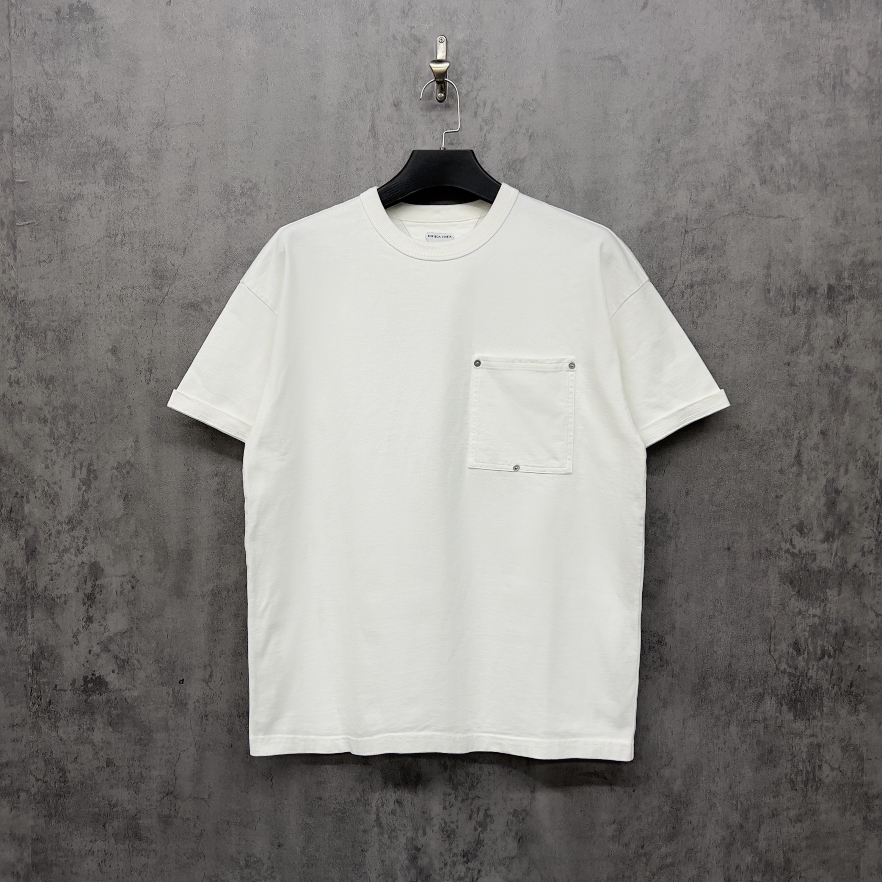 99新 BOTTEGA VENETA/葆蝶家 Bv铆钉三角剪裁短袖/ZK936/L码宽松