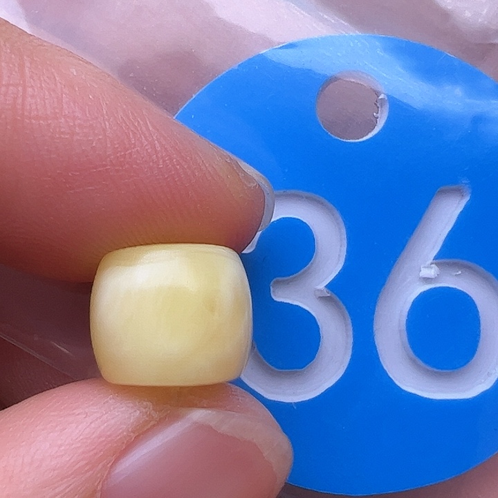 蜜蜡裸石未镶嵌划痕10m m