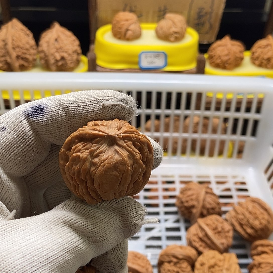 匿***名吊坠文玩核桃虎头蛇