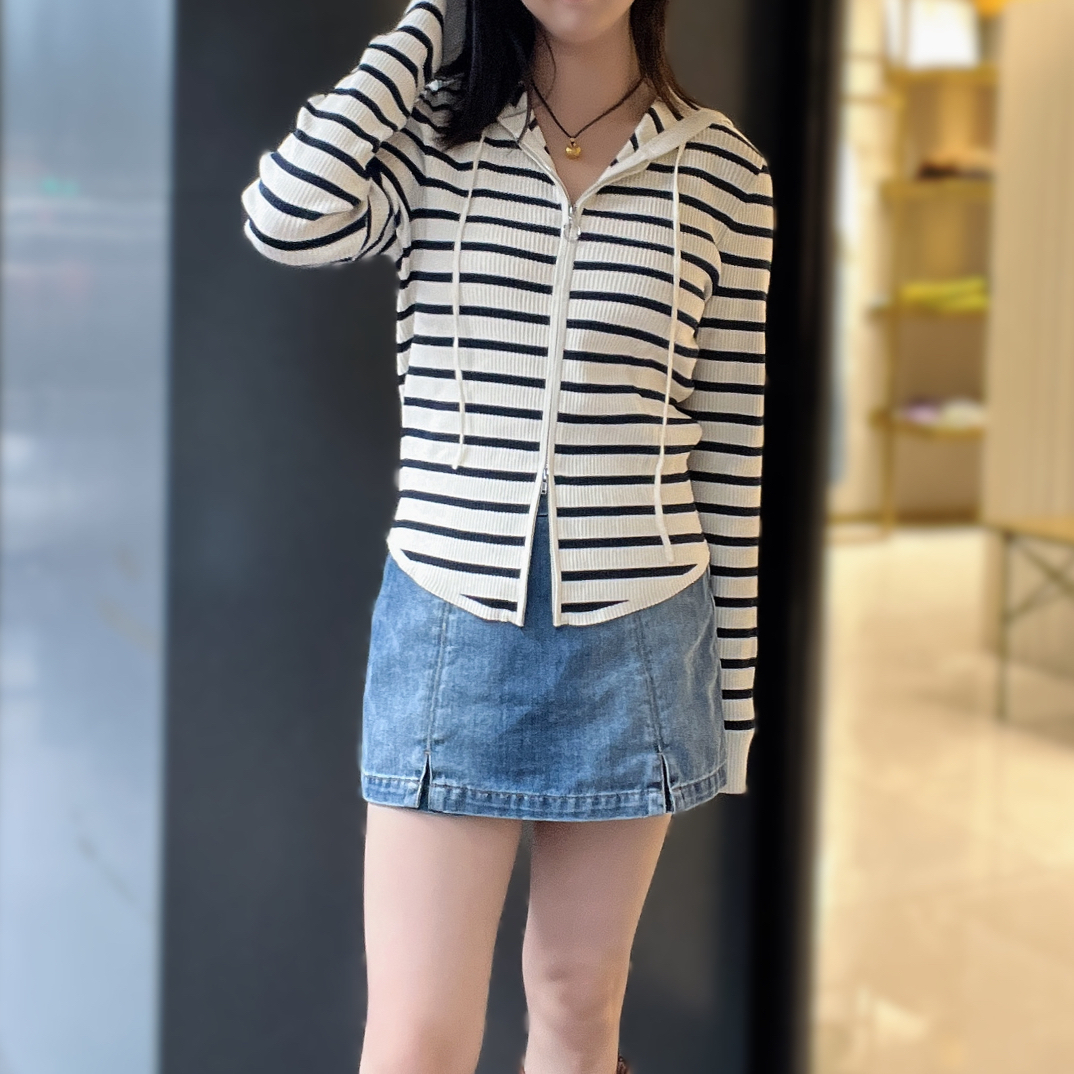 易缔媤连帽拉链针织衫D73101WP052
