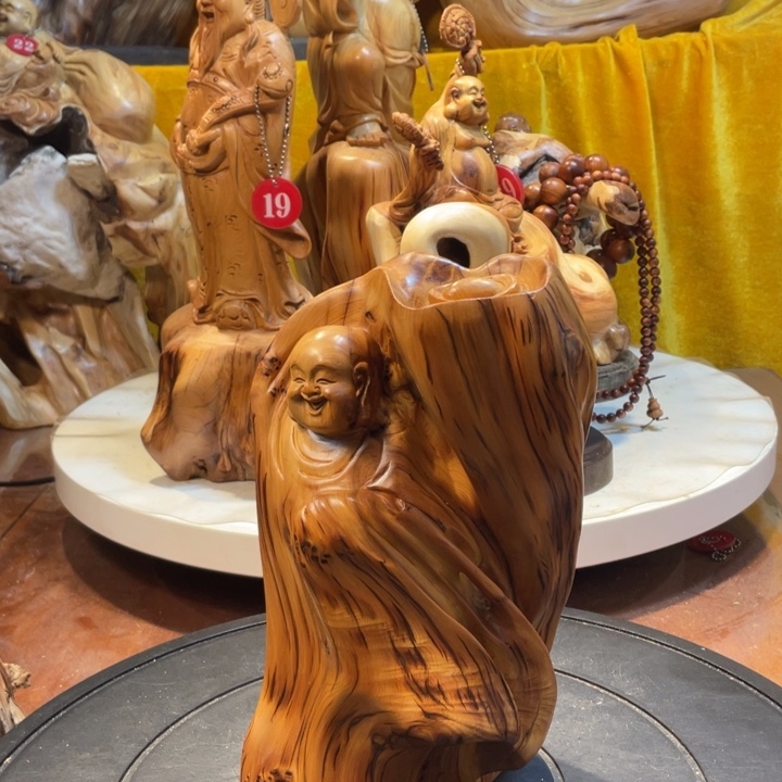 柏木（崖柏）崖   弥勒