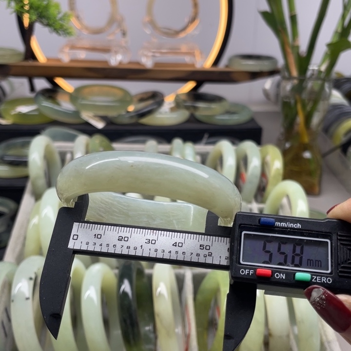 蛇纹石玉手镯未镶嵌209