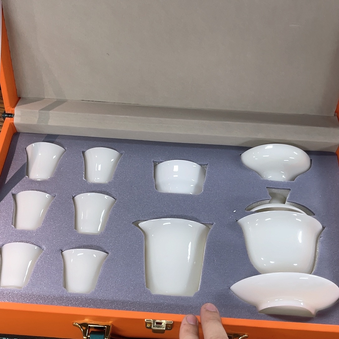 孤品茶具套装等。         