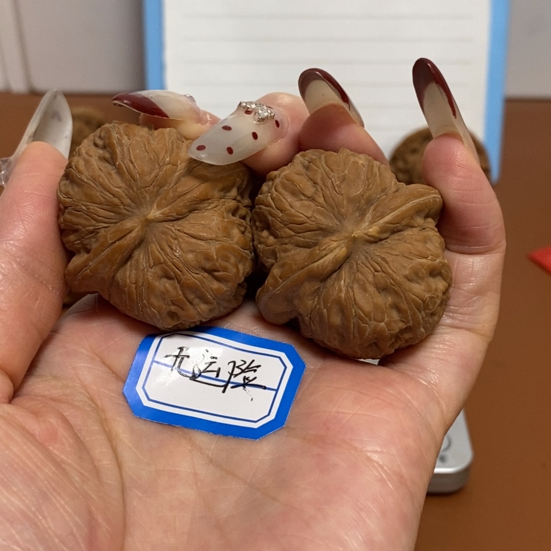 吊坠文玩核桃39元宝（黄尖练手对）