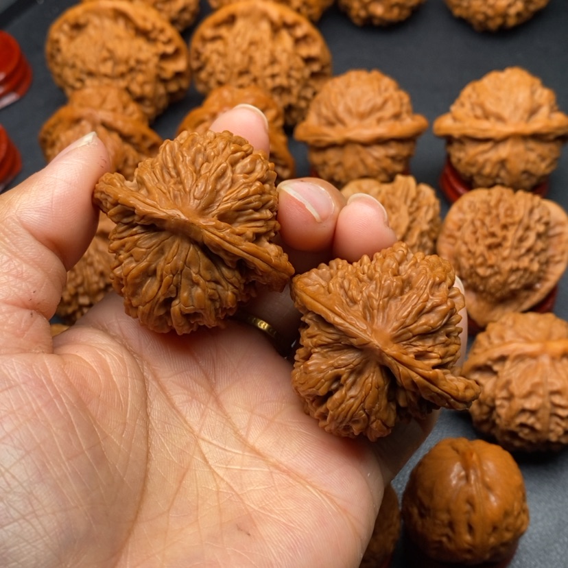 【闪购商品】文玩核桃把件42篓子