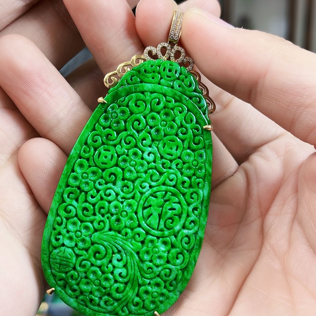 翡翠颈饰18K金镶嵌吊坠