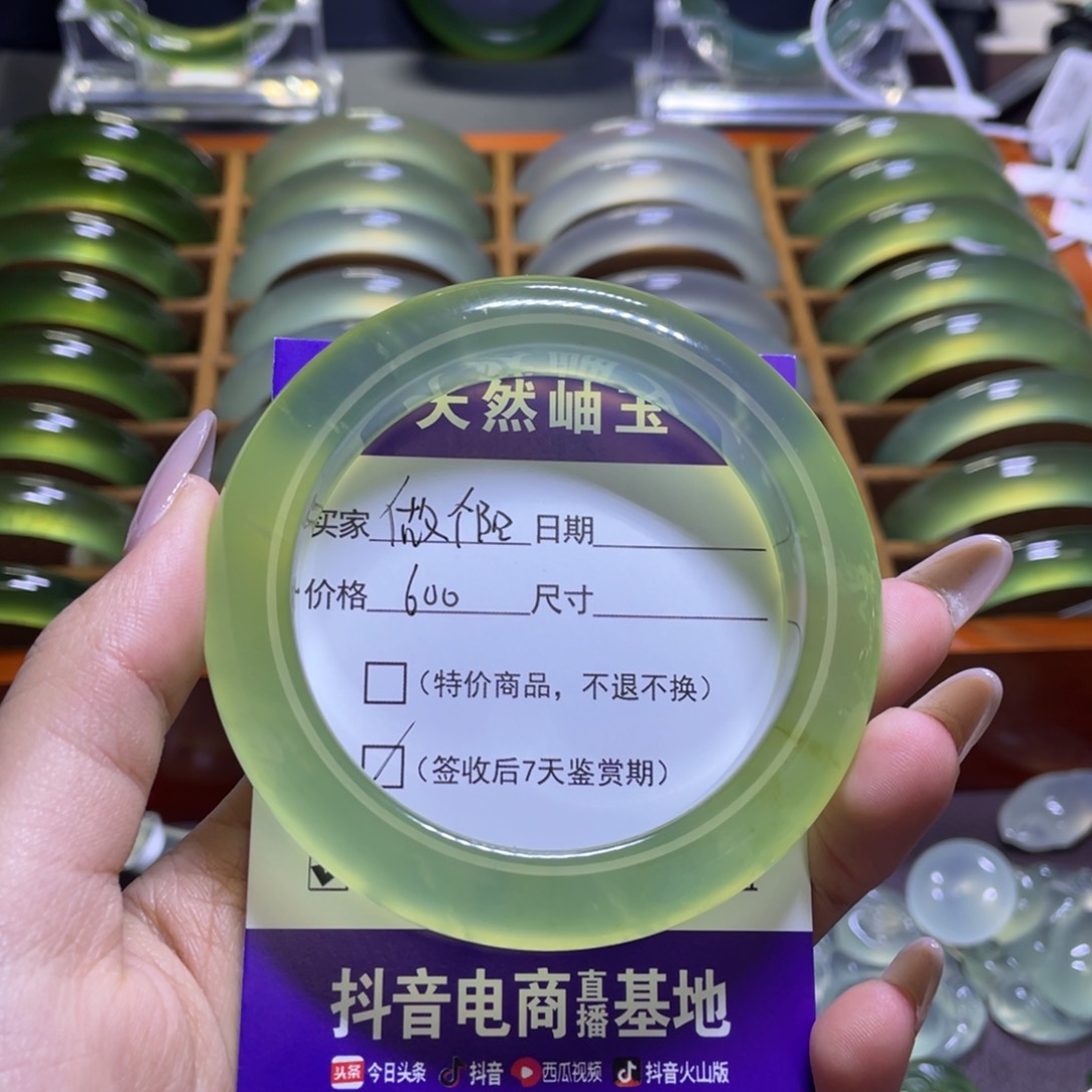 蛇纹石玉手镯未镶嵌做****人