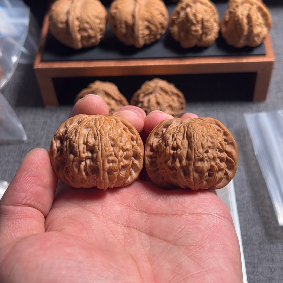 文玩核桃把件山****司42正磨