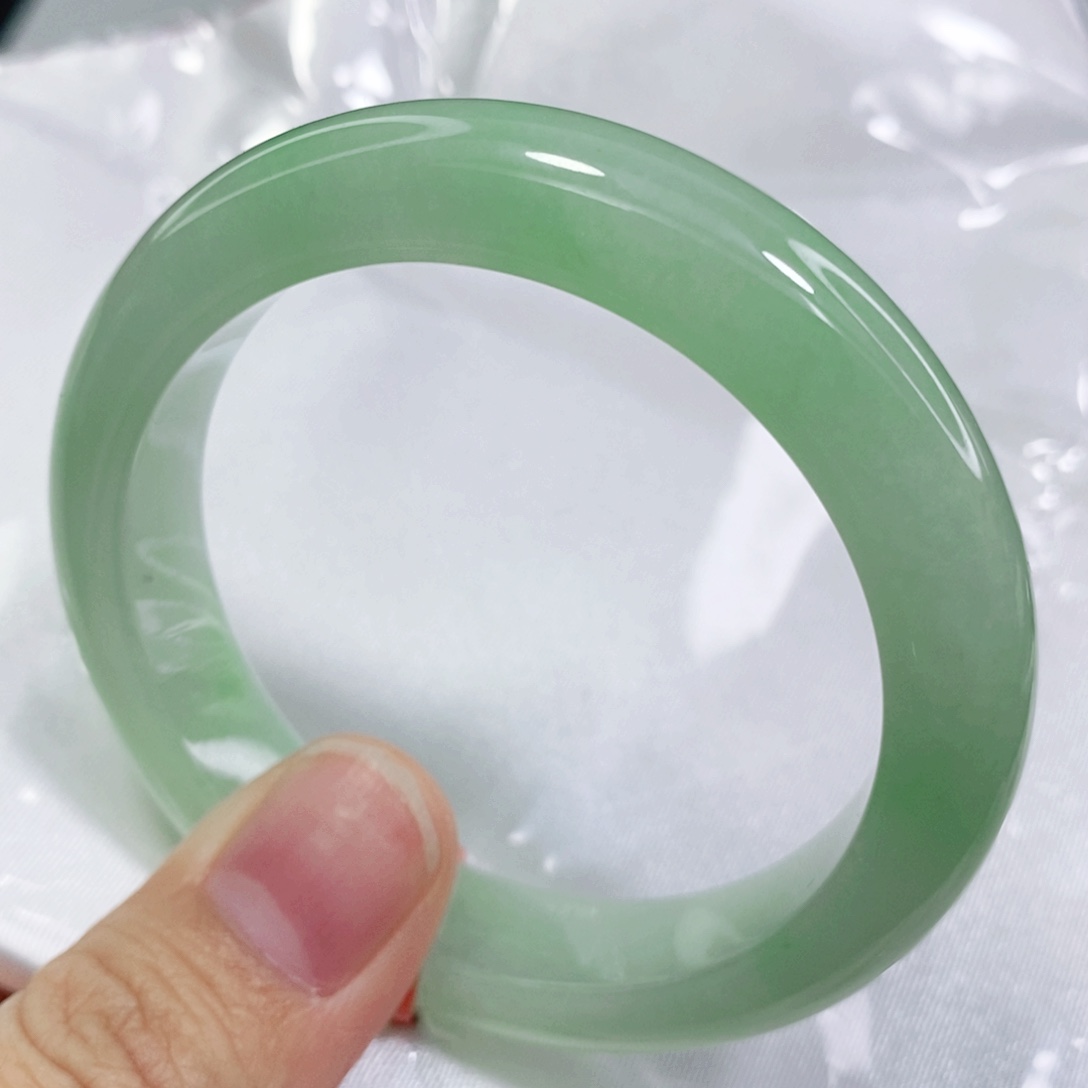 翡翠手镯未镶嵌52.3圈口