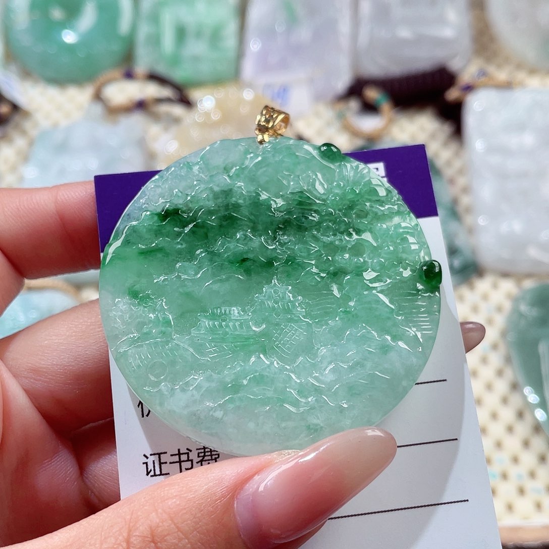翡翠18K金镶嵌颈饰山水