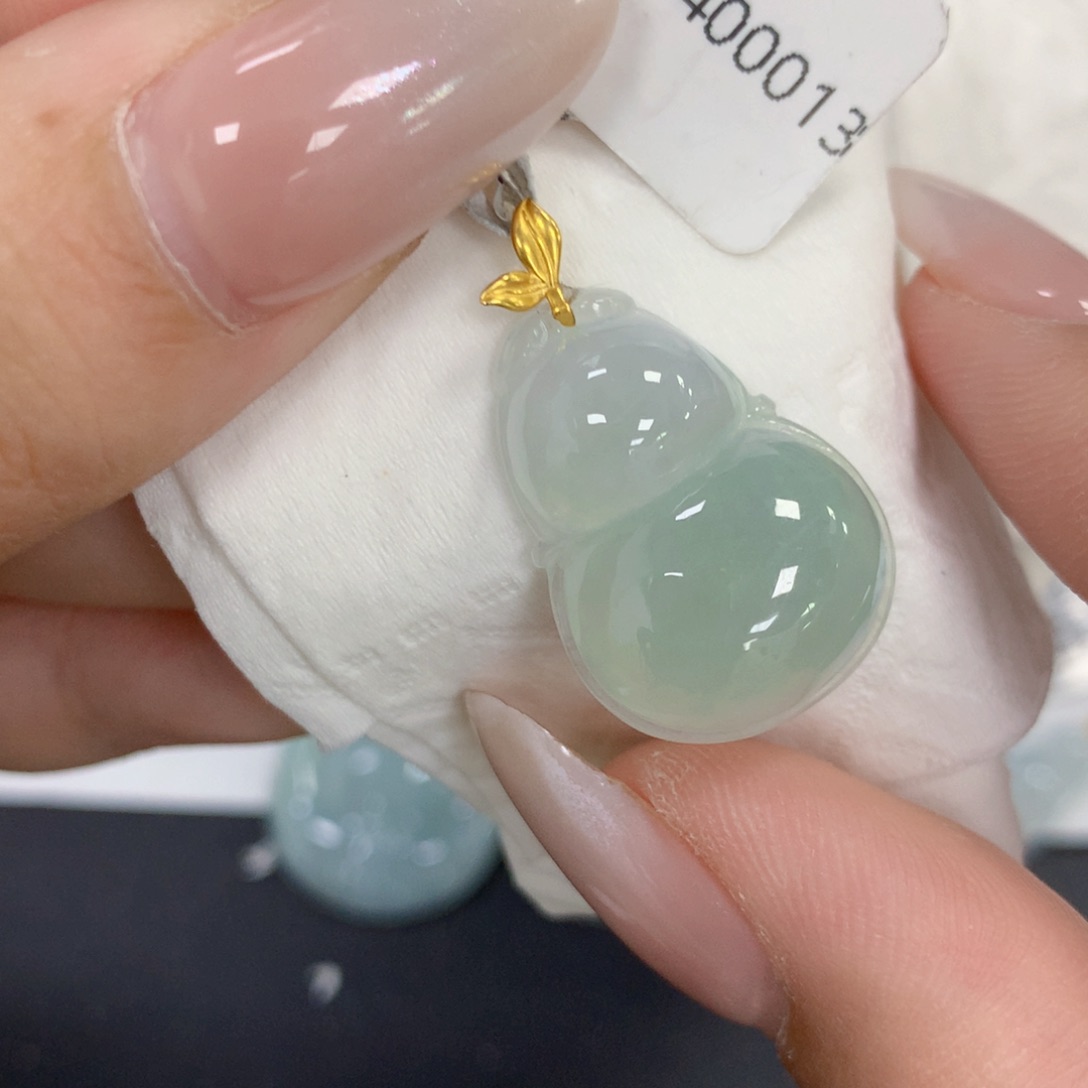 颈饰18K金镶嵌翡翠