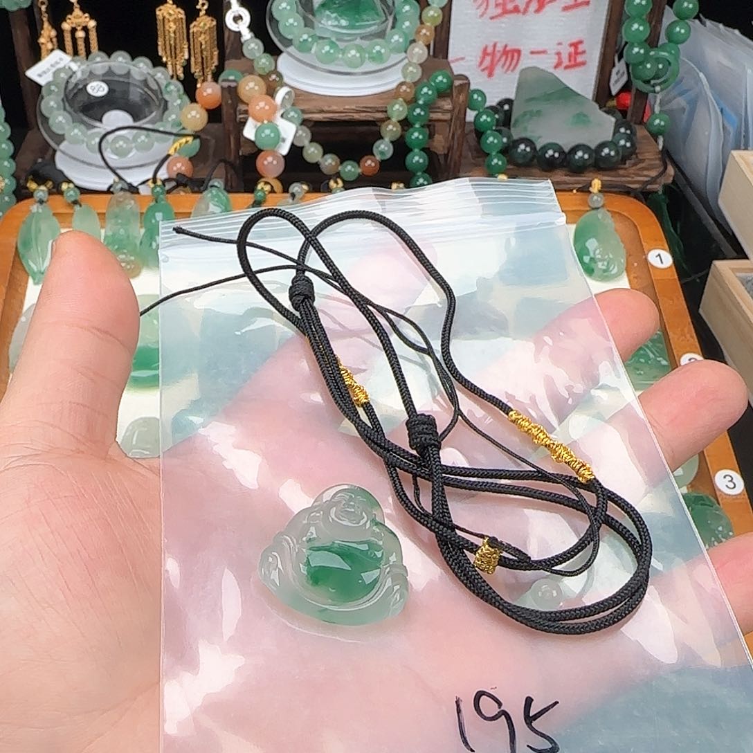 石英质玉颈饰未镶嵌千****容