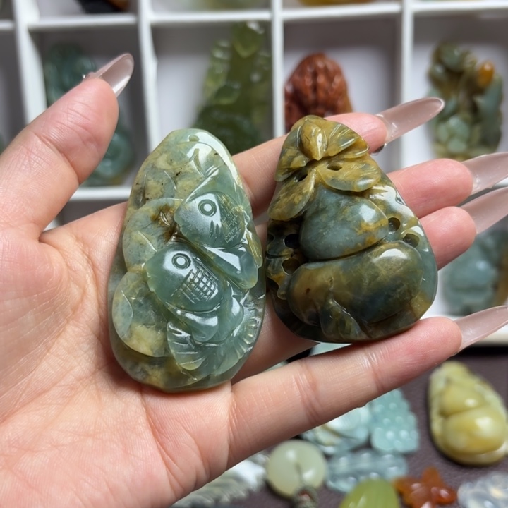 峰***洪蛇纹石玉未镶嵌吊坠