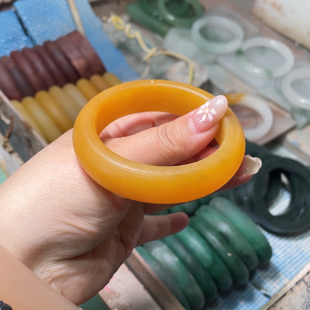 X***H石英质玉未镶嵌手镯定制加工