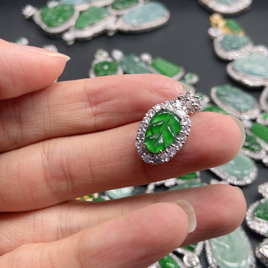 翡翠未镶嵌吊坠(不含链)