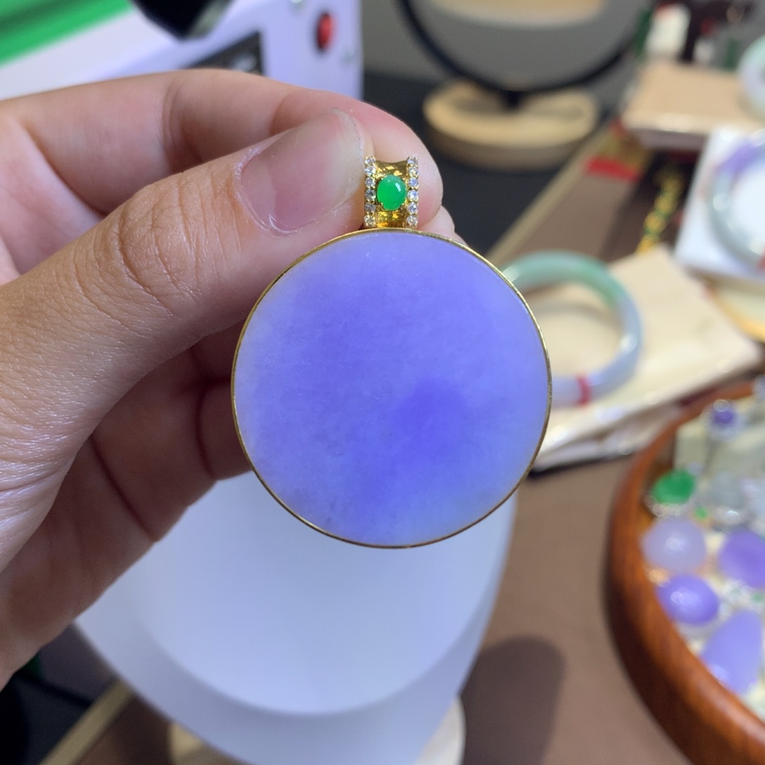 翡翠18K金镶嵌颈饰翡翠