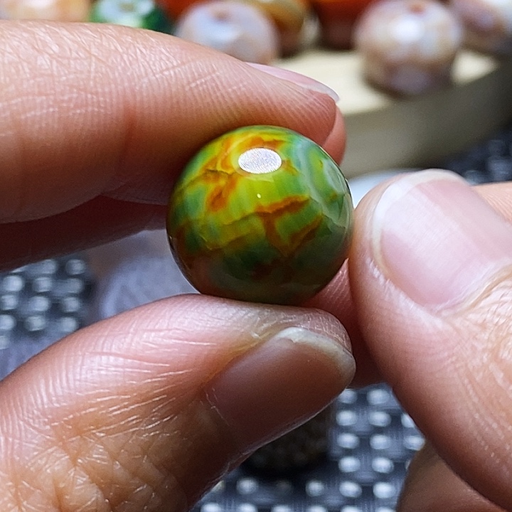 潘***东玛瑙/玉髓未镶嵌颈饰