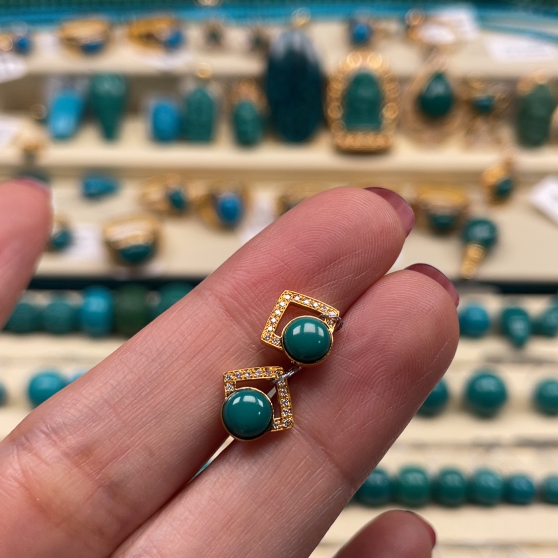 18K金镶嵌绿松石珠宝奇石知**长