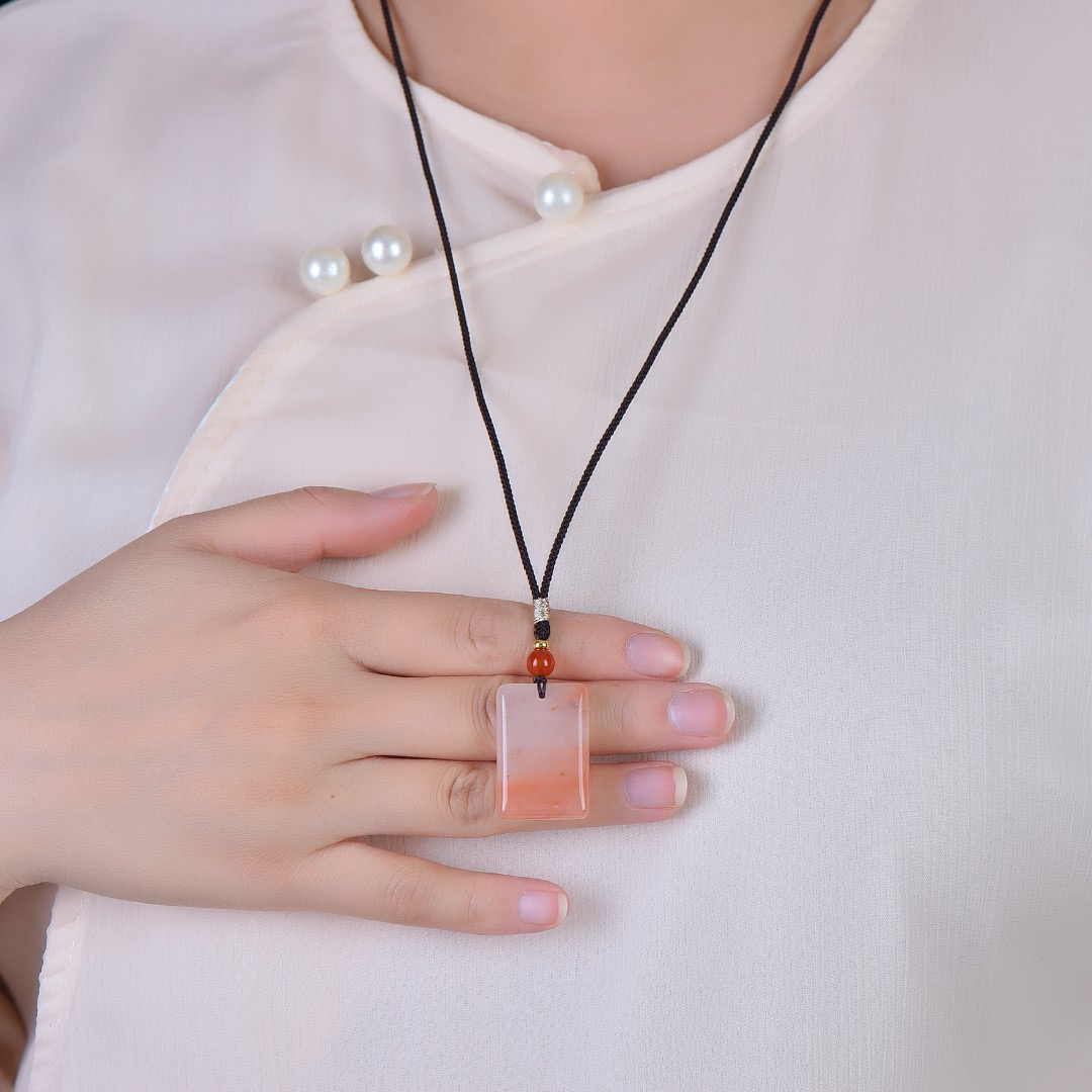 金丝玉桃花酿《平安牌》挂件 【寓意】象征平安无事 28*30mm 