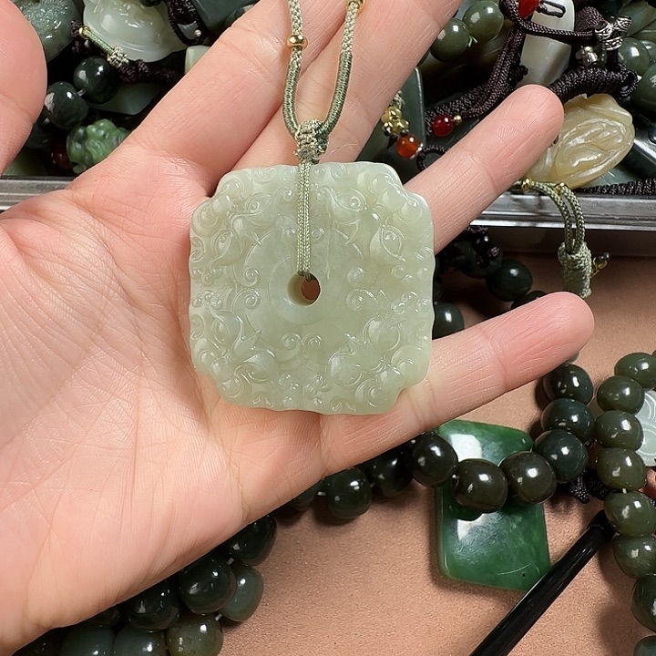 和田玉未镶嵌颈饰