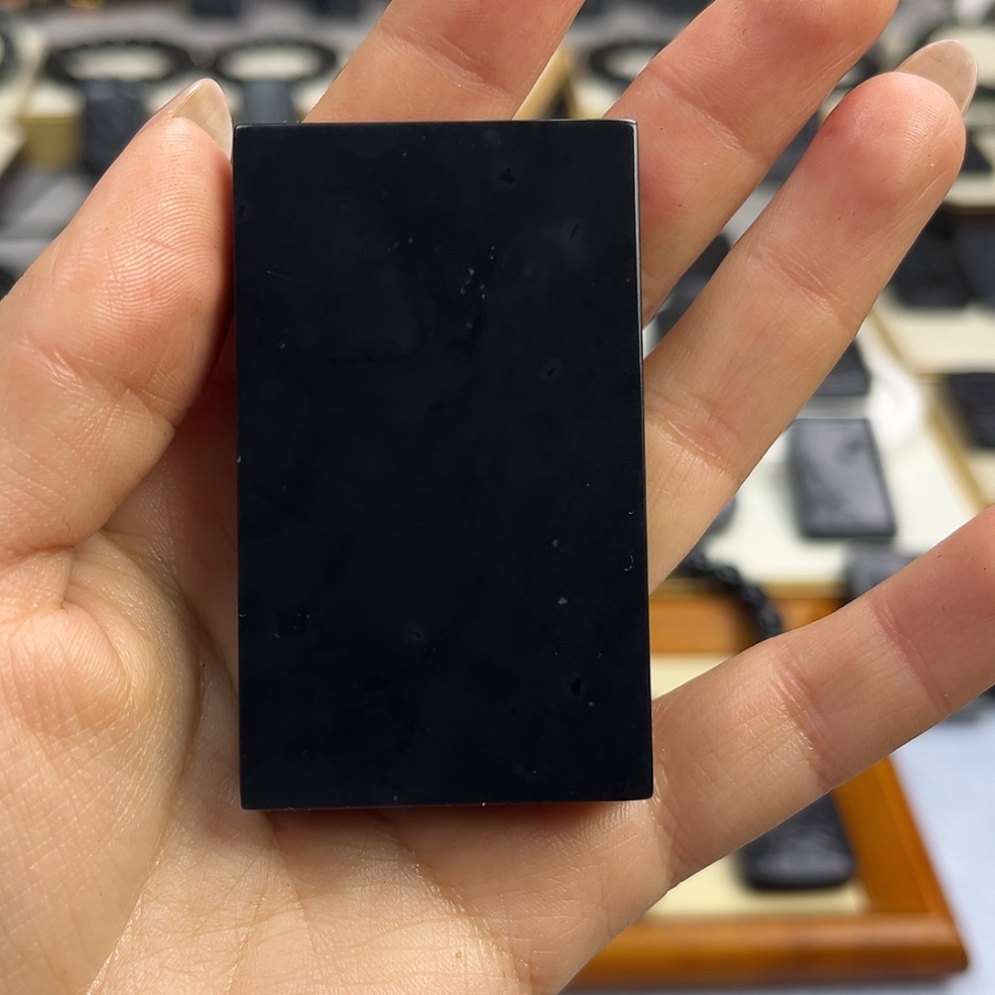 和田玉（墨玉）未镶嵌颈饰47钢板85克左右