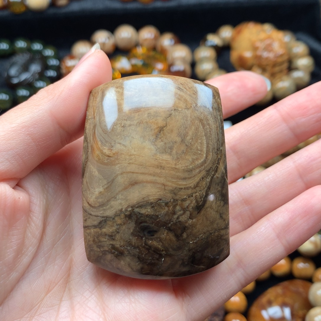 琥珀颈饰未镶嵌特色原皮无事牌32.2g