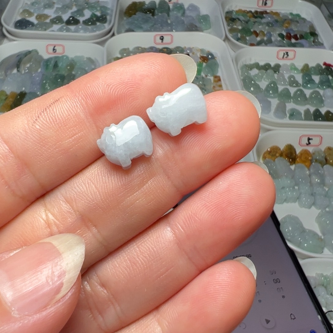 雪***霁翡翠未镶嵌颈饰通孔小猪两个福利款