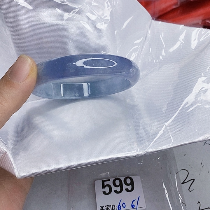 翡翠未镶嵌手镯一图一物实物为准（微瑕处理）